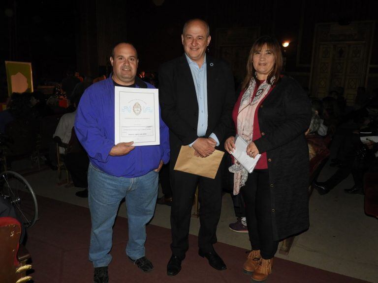 Entrega de Escrituras en el Colón