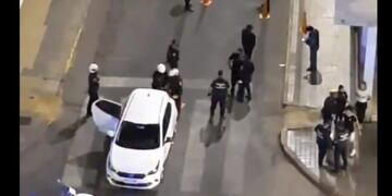El auto donde iba Blas Correas rodeado de policías\u002E