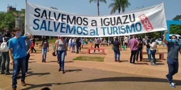 Marcharon por la reactivación turística en Iguazú