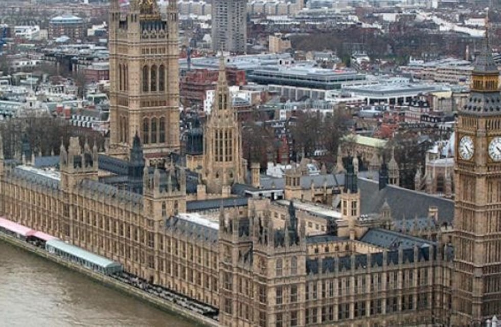 Parlamentario inglés apuntó y disparó una dura declaración contra periodistas argentinos