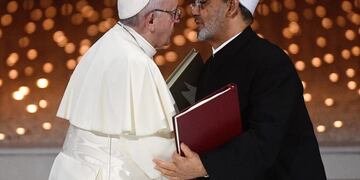 El papa Francisco y el imán musulman\u002E (EFE/LUCA ZENNARO)\u002E