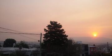 La Calera: sol con humo