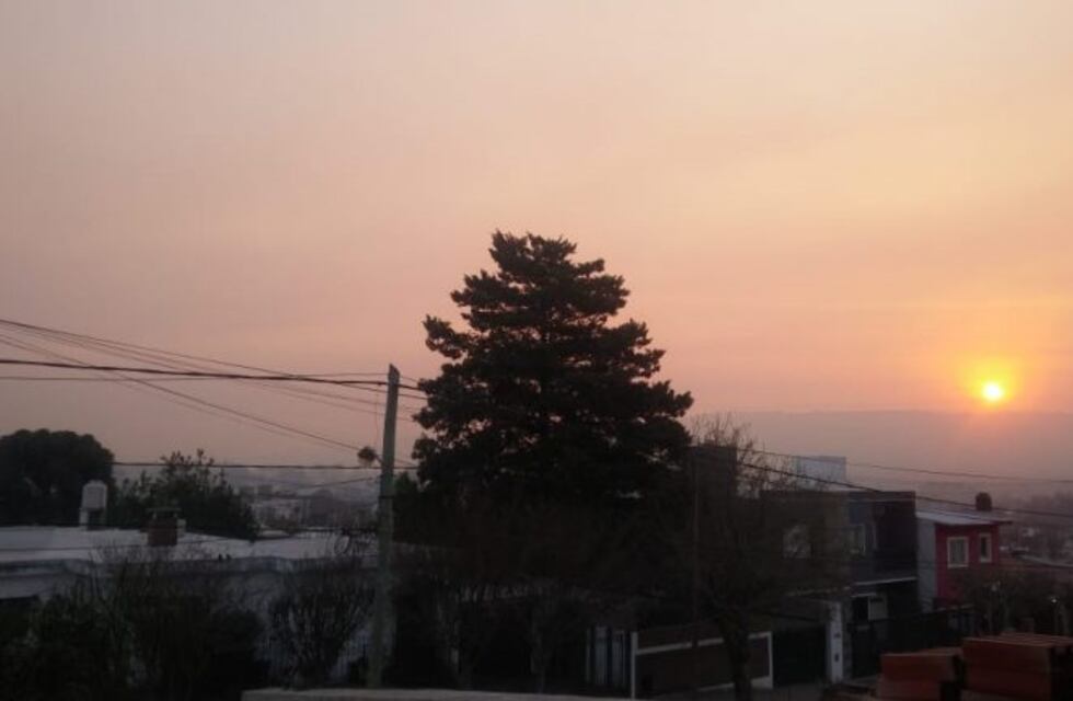 Cielo cubierto de humo en la mañana calerense