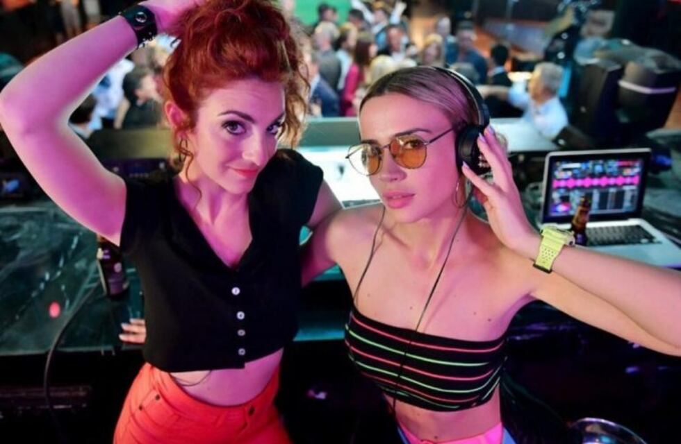 Celeste Cid y Julieta Zylberberg "prendidas fuego" en una producción de fotos