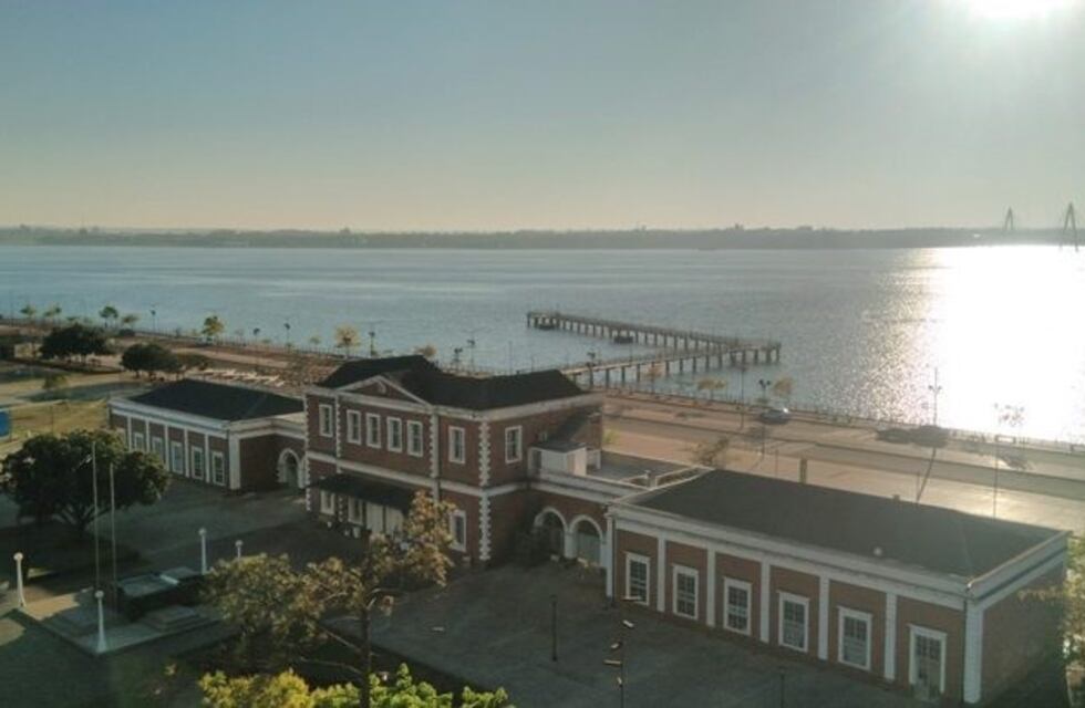 Posadas con cielo algo nublado, clima fresco por la mañana y tardes cálidas