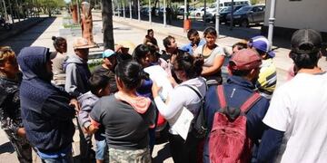 Los vecinos armaron una lista con sus datos y a fin de año le darán las tierras\u002E