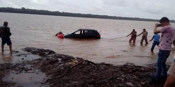 Hallaron el auto en el que escaparon los autores del millonario robo en Virasoro\u002E (Foto: El Litoral)