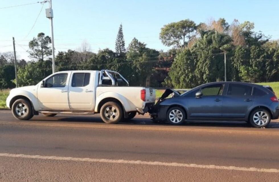 Dos lesionados luego de un choque entre autos en la ruta 14