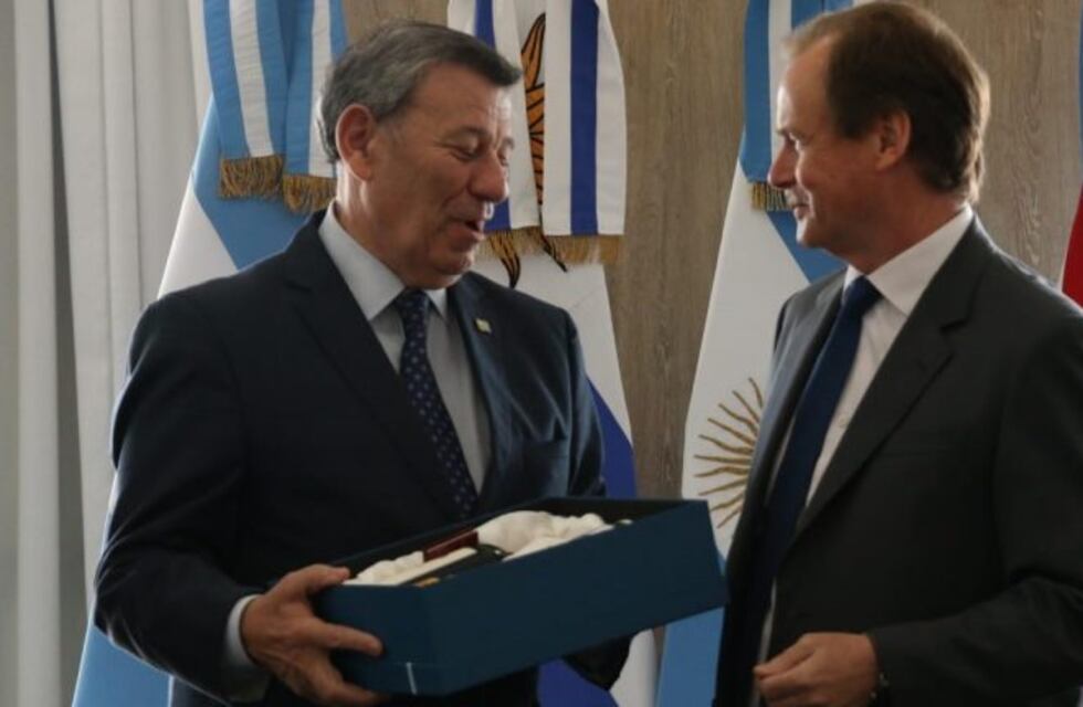 Uruguay: sospechan que el Canciller de ese país estuvo con Bordet para consolidar algún negocio para Botnia