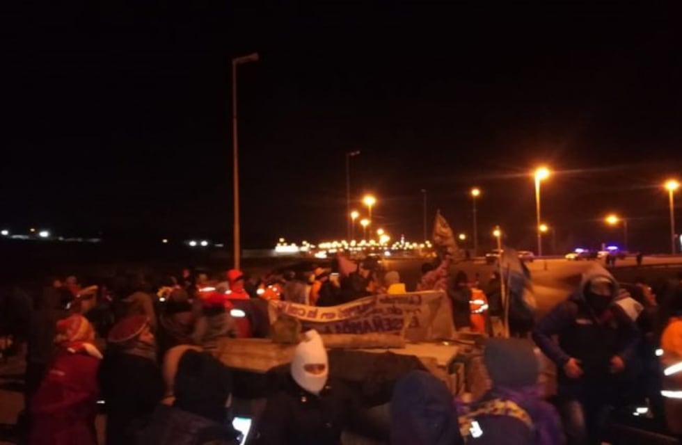 Incidentes en 3 y 26: petroleros sacaron a los docentes de la ruta