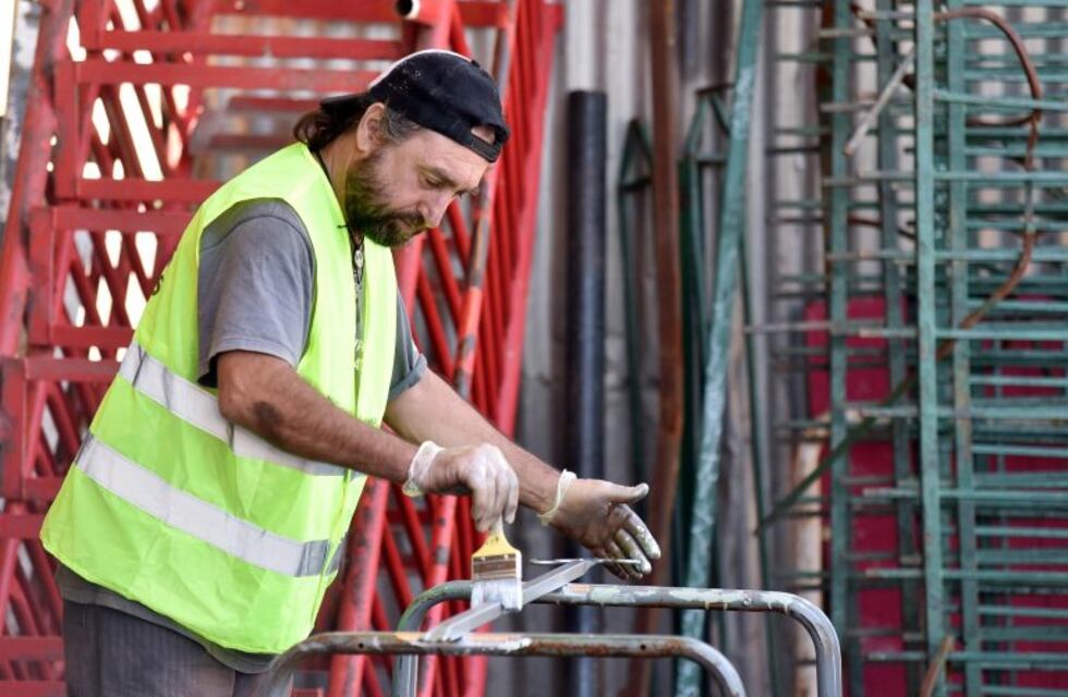 Coronavirus: crean 600 soportes para suero para los centros de atención platenses