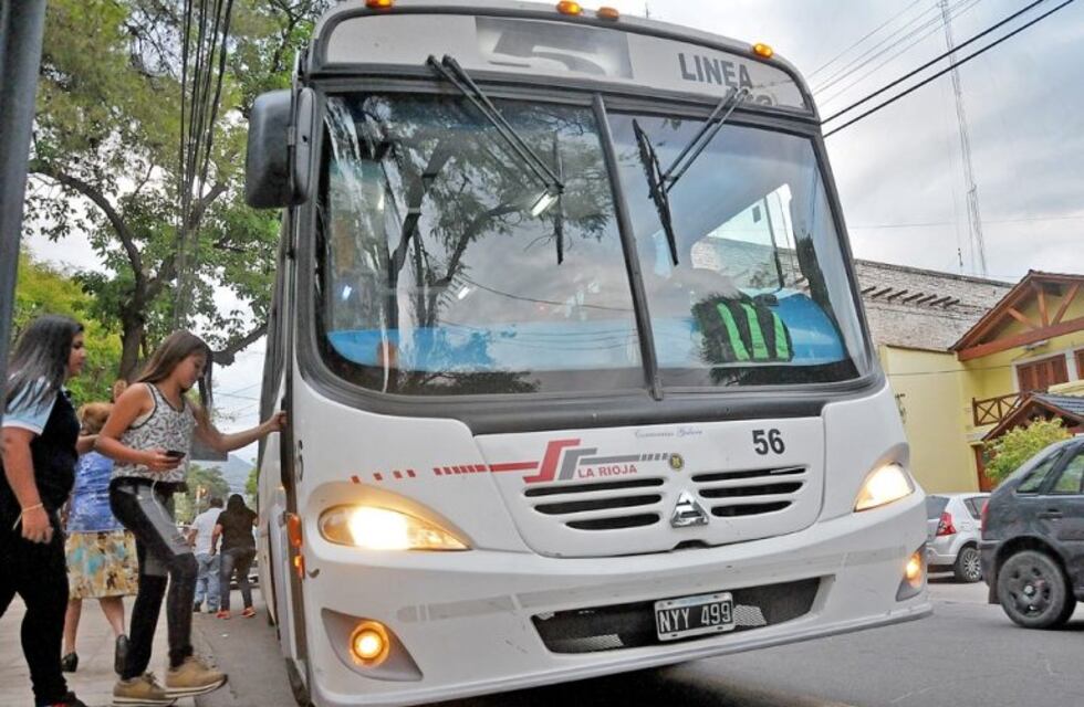 El Gobierno asegura que no tiene responsabilidad en el conflicto salarial del transporte público
