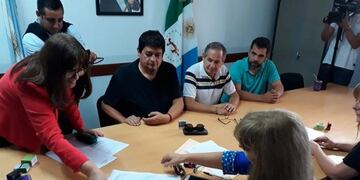 El Frente Gremial Docente firmó el acuerdo con provincia\u002E