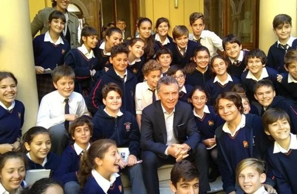 Mauricio Macri se reunió con estudiantes y les pidió "juntar más votos"
