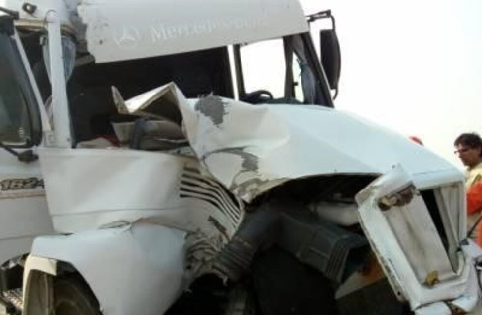 Impresionante accidente de un camión sólo tuvo daños materiales