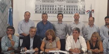 Silvina Frana y los funcionarios de su ministerio dieron un detalles del rojo que heredaron de la administración Lifschitz\u002E (@EPEoficial)