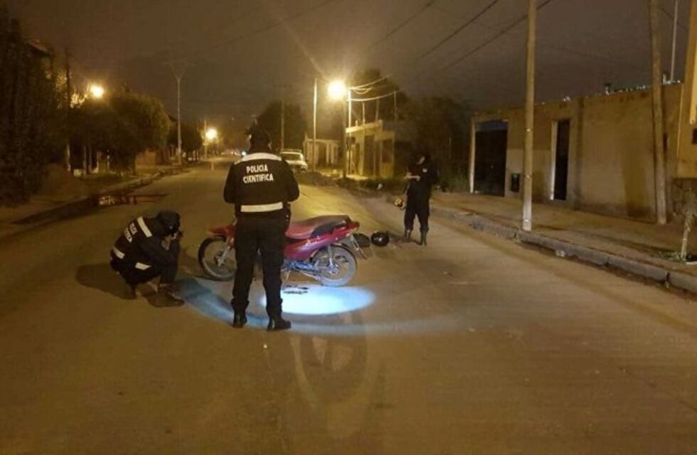 Murió una cabo de la policía en un accidente en motocicleta