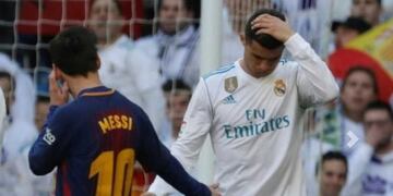 Messi saluda a Ronaldo