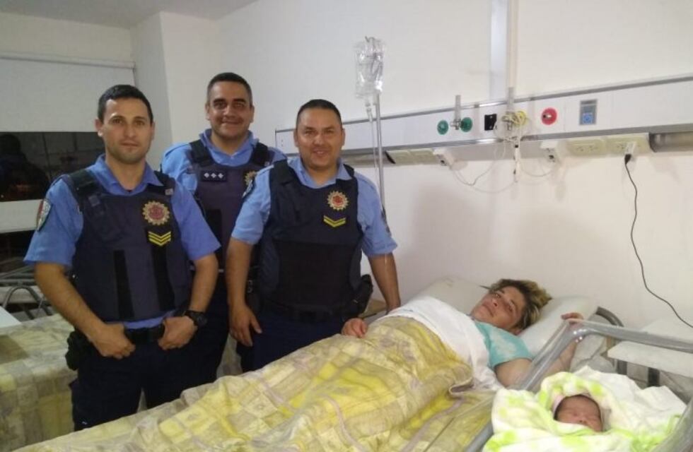 Policías de Salsipuedes ayudaron a una mujer a tener su bebé
