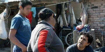 Denunció a su pareja y a sus hijos por maltrato y golpes