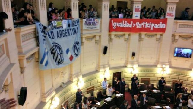 Organizaciones sociales y polu00edticas pidieron la sanciu00f3n de la ley de paridad de gu00e9nero en la Legislatura de Santa Fe.