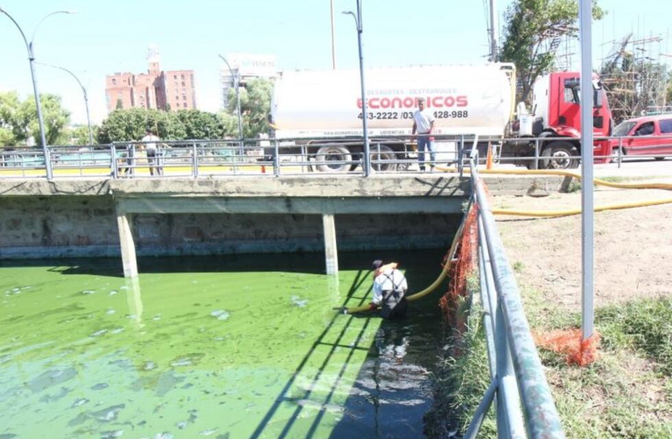 Preocupación por el lago San Roque: piden evitar el contacto con el agua