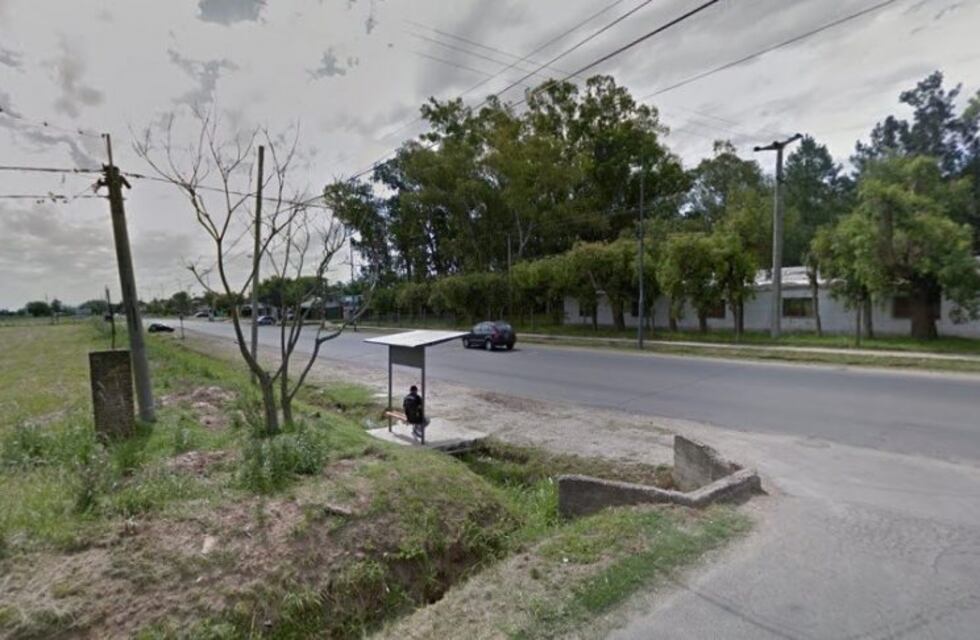 Buscan a un ladrón que abusó de una joven mientras esperaba el colectivo