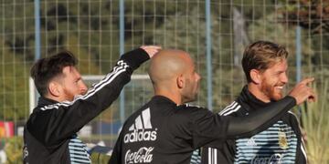 Lionel Messi realizó los primeros movimientos con la Selección\u002E