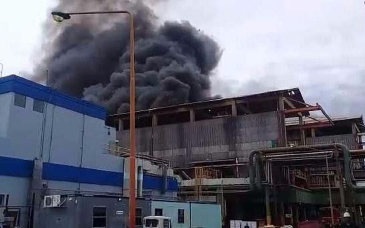 Incendio en una refinería de Ensenada