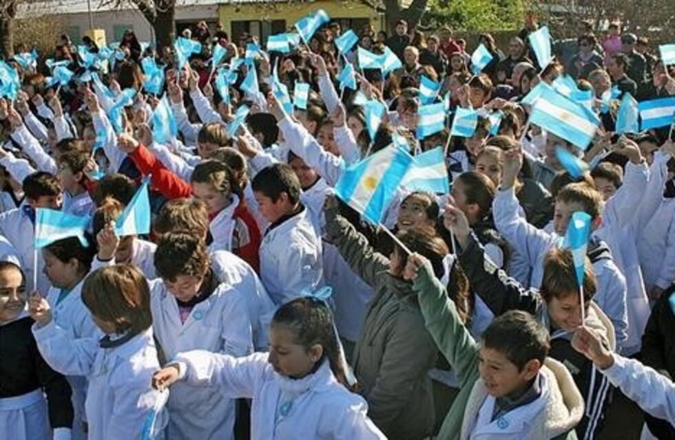 Día de la bandera: "La personalidad del general Manuel Belgrano trasciende a la creación de la enseña patria"