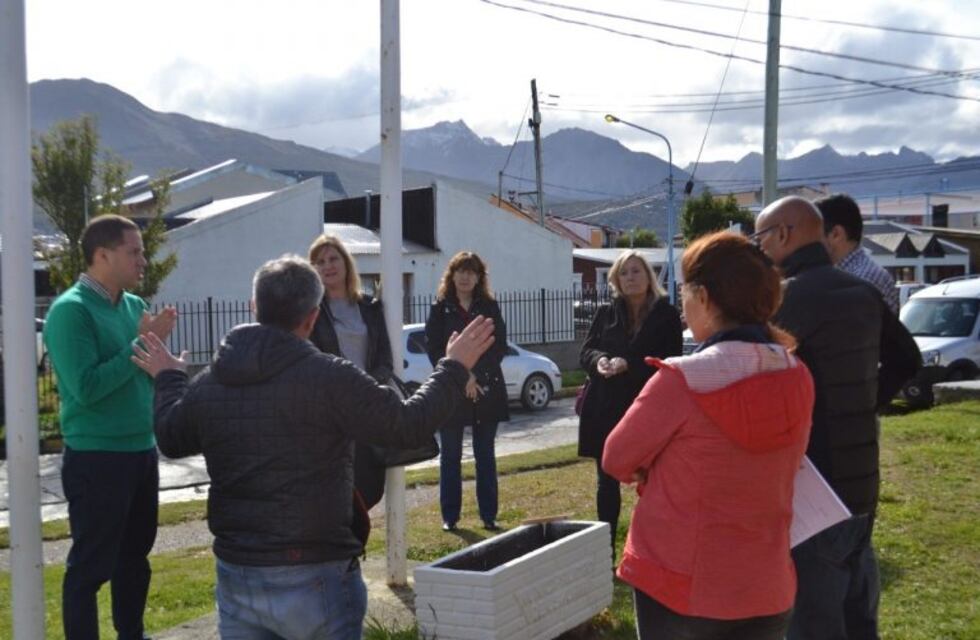 Mónica Urquiza visitó las instalaciones de la linea 107