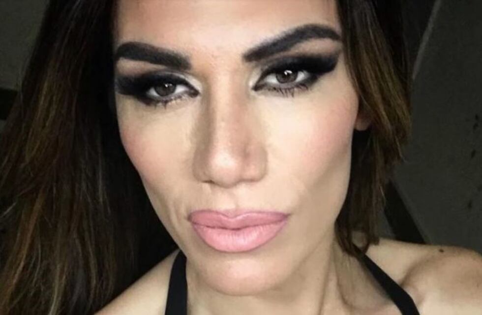 El jugado minishort que vistió Flor de la V para asistir al desfile del BAFWEEK