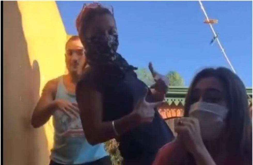 Una médica con positivo a COVID-19 realizó un cuestionable video que se hizo viral