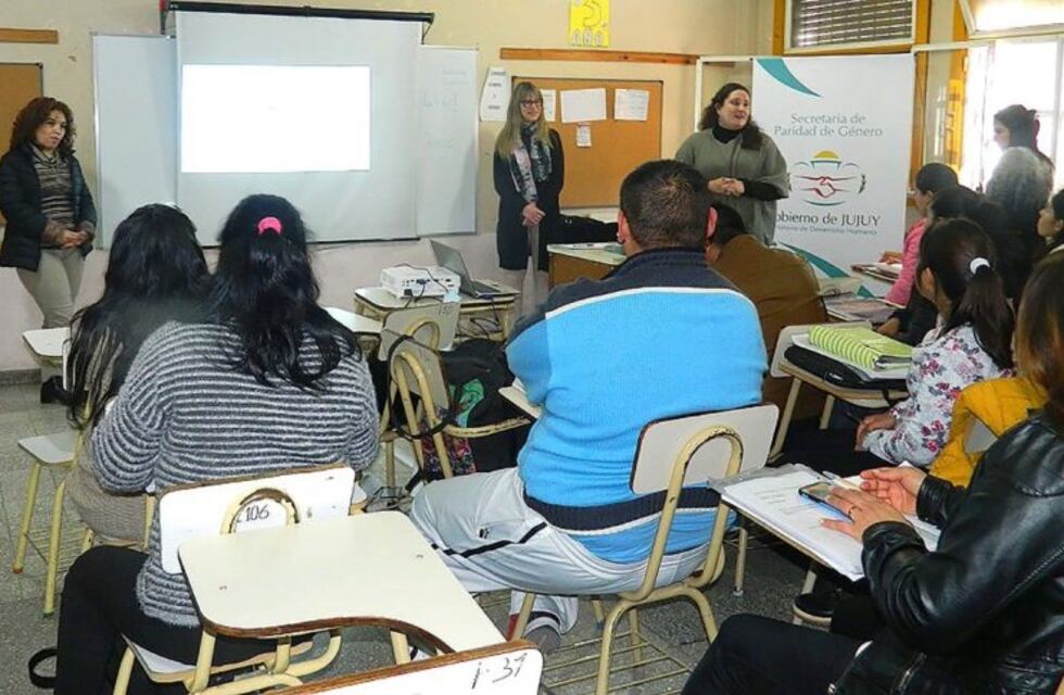 Estudiantes de enfermería reciben capacitación sobre perspectiva de género