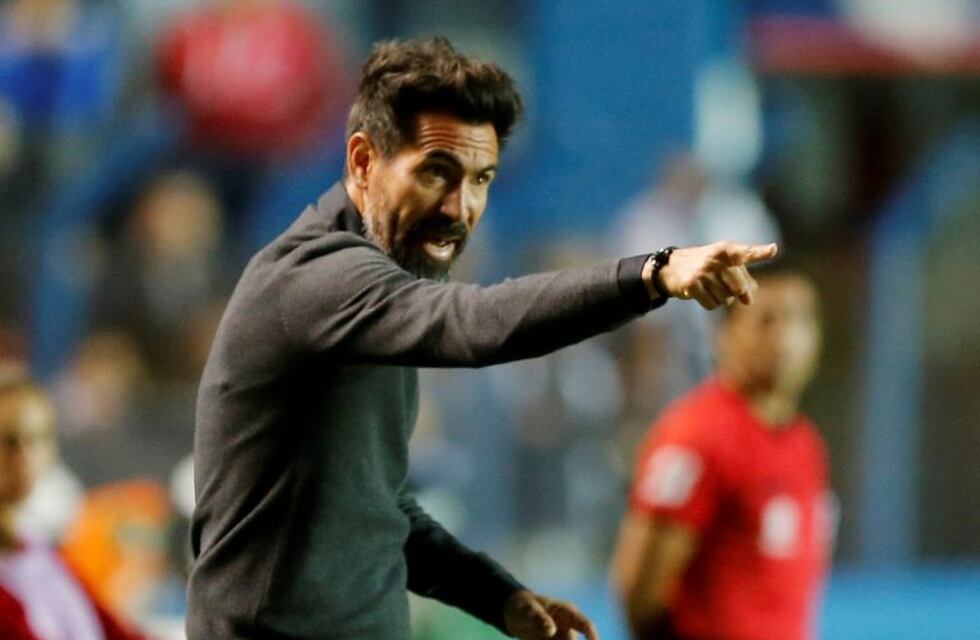 Colón acordó la vuelta de Eduardo Domínguez como nuevo técnico