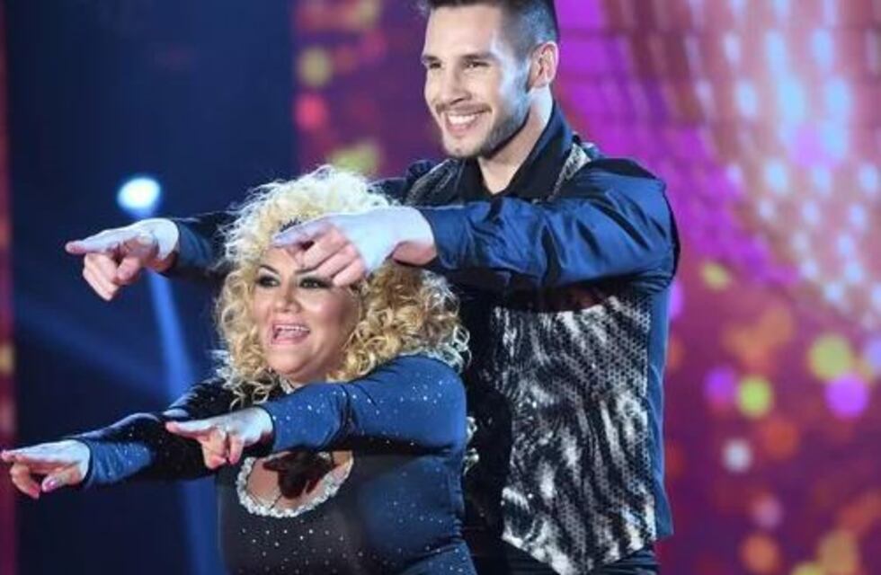 Gladys La Bomba Tucumana debutó en Showmatch, cantó con su hijo y se olvidó la coreo