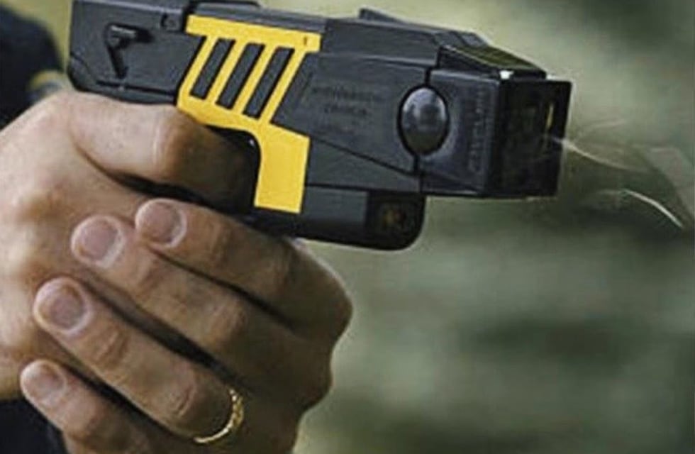 Garro anunció un proyecto para incorporar pistolas Taser