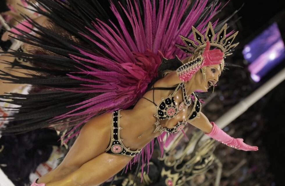 El Carnaval del País palpita la cuarta noche con la presencia de Magui Bravi y el instagramer Tomy Rojas