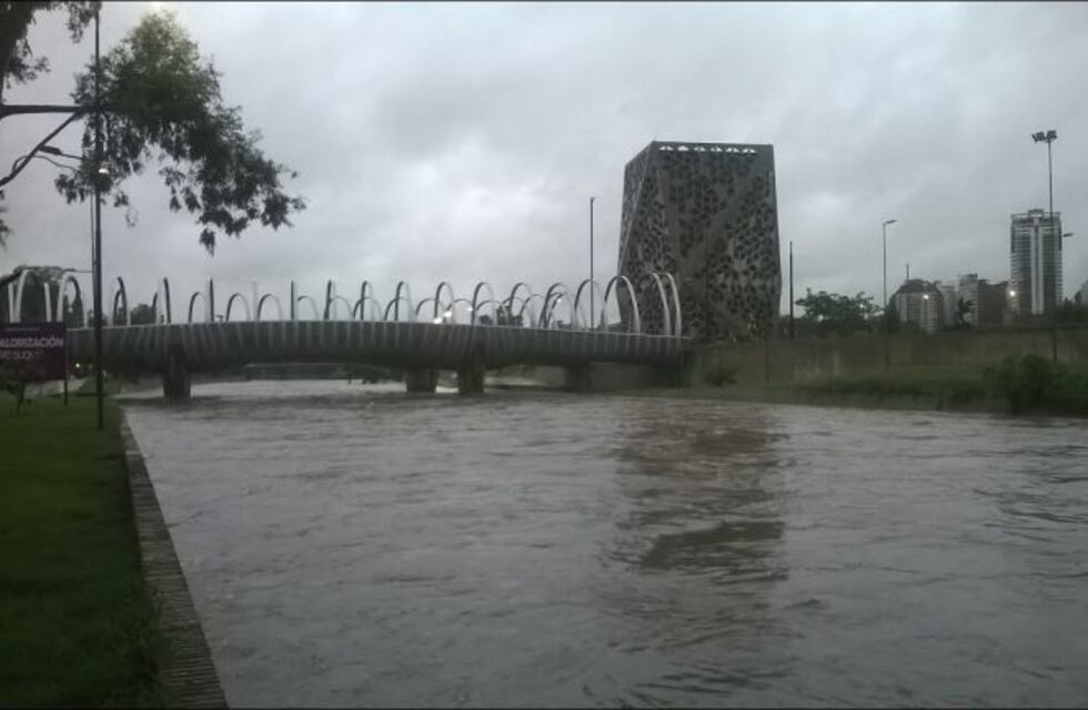 Rescatan en el Suquía a un hombre arrastrado por la corriente