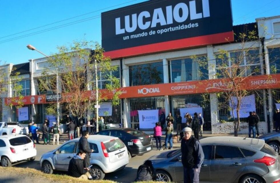 Cadena de electrodomésticos cierra 30 locales por la crisis y despide a 500 trabajadores
