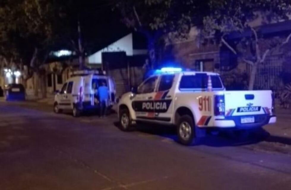 Un policía borracho evadió un control de tránsito y armó un escándalo