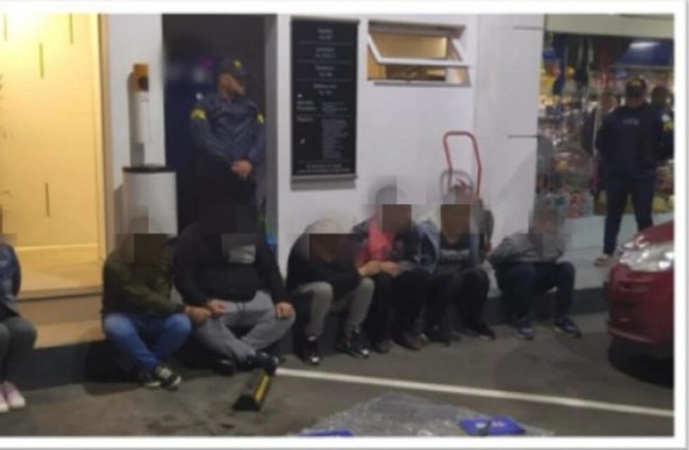 Desbaratan banda narco en Córdoba: armas, drogas, plata y siete detenidos