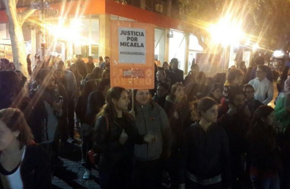 Mendoza se manifiesta en el Km 0 por Micaela García