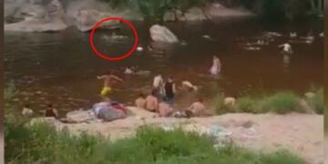 El rescate de un abuelo y su nieto en el río San Antonio a la altura del balneario El Fantasio\u002E