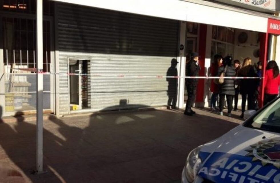 Encontraron una mujer muerta con una bolsa en la cabeza en un local comercial