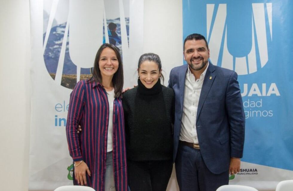 Thelma Fardín fue recibida por funcionarios fueguinos