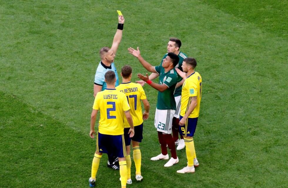 El misionero Néstor Pitana sacó la tarjeta más rápida de la historia de los Mundiales