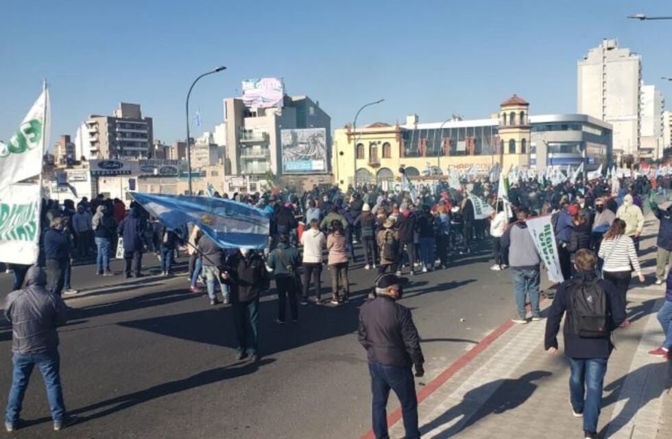 El Suoem volvió a marchar y cortó puentes de acceso al Centro