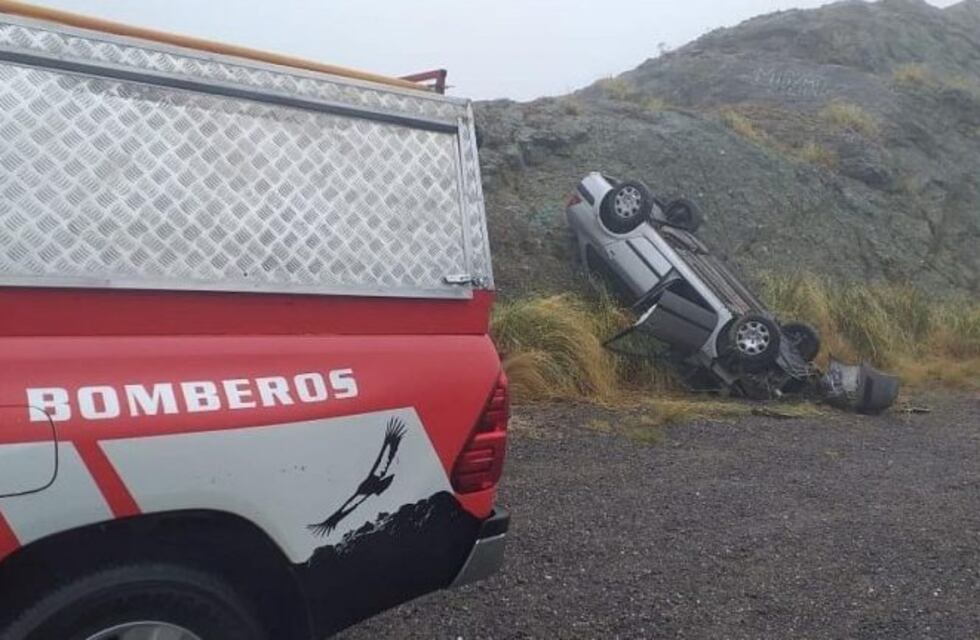Un auto volcó en el camino de las Altas Cumbres  y el conductor resultó ileso