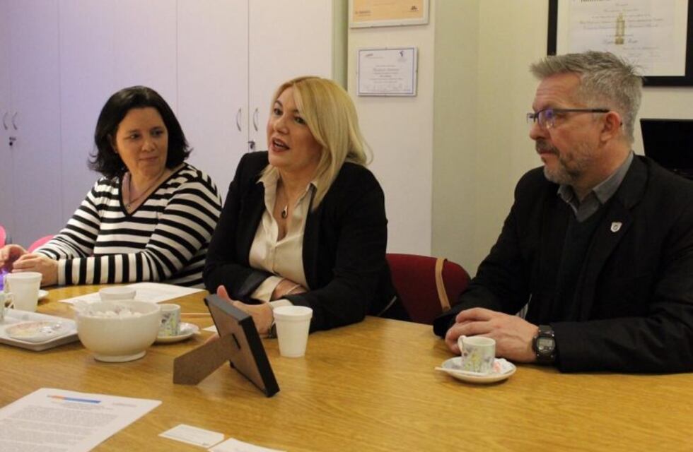 Bertone y la Fundación Cimientos  firmaron un convenio para acompañar la educación de los jóvenes fueguinos